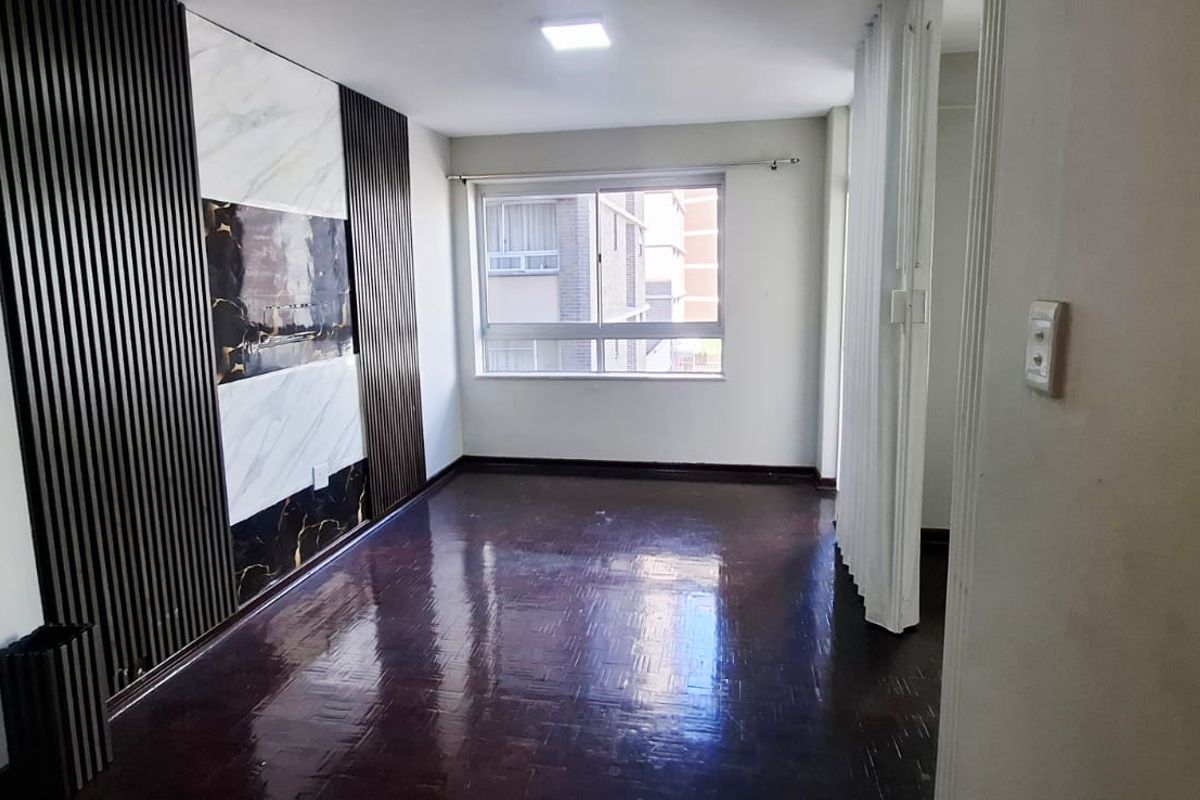 "Prime Location! Steps from Suncoast & Blue Waters Hotel" - Photo 2