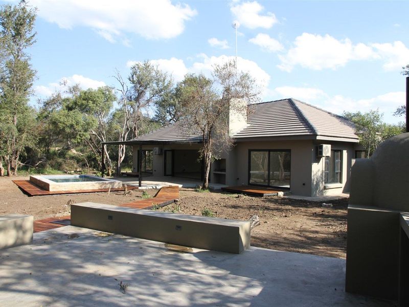 Brand-New Home in Moditlo Wildlife Estate. - Photo 3