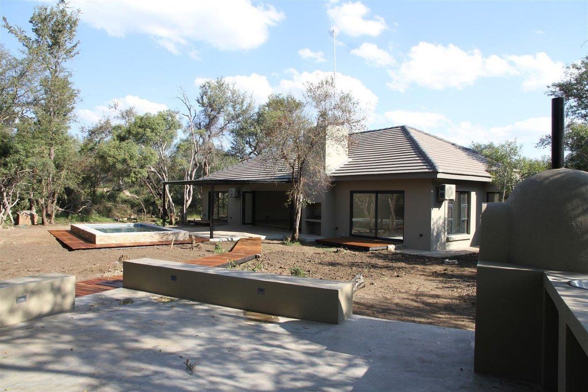 Brand-New Home in Moditlo Wildlife Estate. - Photo 3
