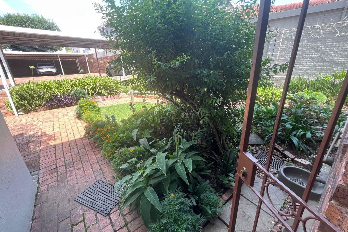 UNFURNISHED TWO BEDROOMS - Photo 2