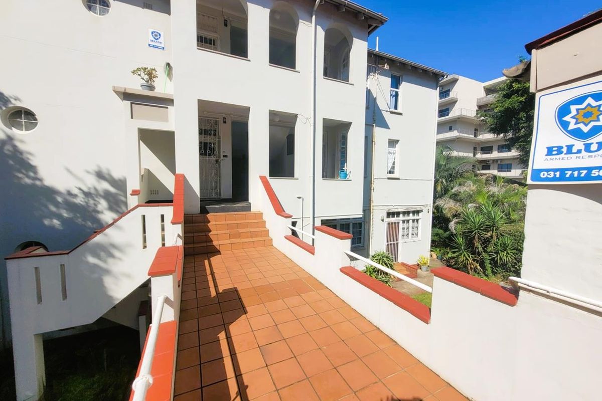 Spacious 2 Bedroom apartment close to schools and shops - Photo 5