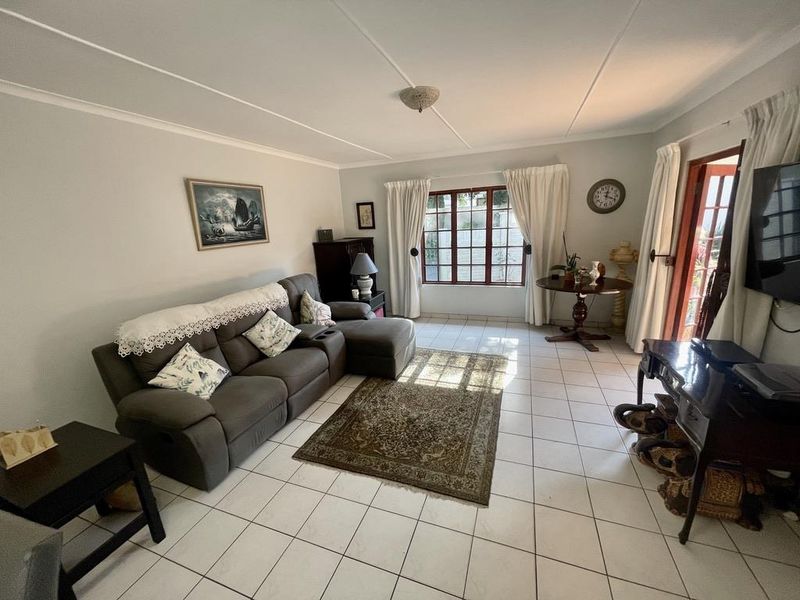 Hendra - Neat 3-Bedroom Simplex for Sale in Popular Sunningdale - Photo 4