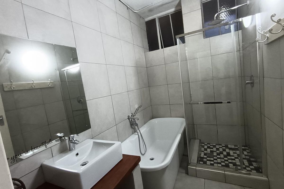 Modern 2-Bedroom Apartment with Scenic River Views – Excellent Investment Opportunity - Photo 4