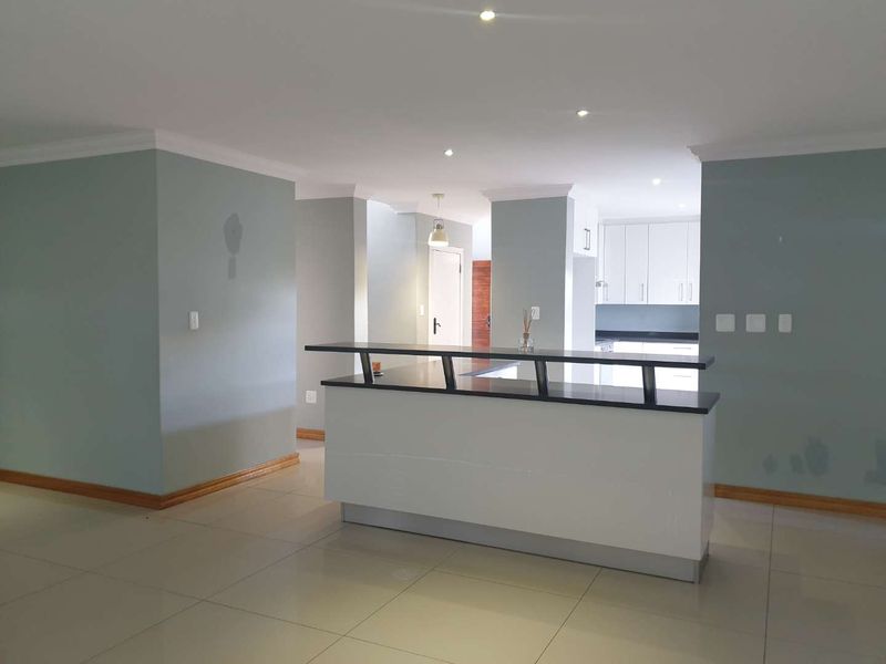 Beautiful 4 Bedroom House in Tranquil settings - Photo 8