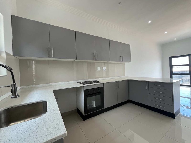 Modern 2-Bedroom Apartment for Ren - Photo 4