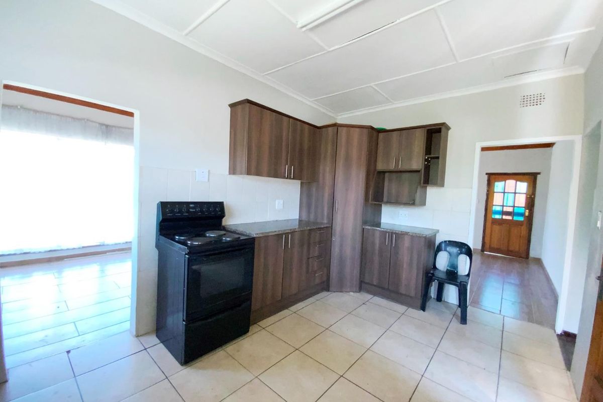 Well maintained Home - Photo 4