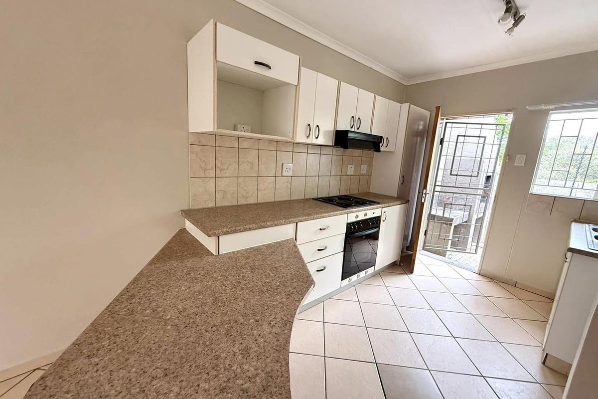 2 Bedroom Townhouse For Sale in Pionierspark Ext 1 - Photo 5