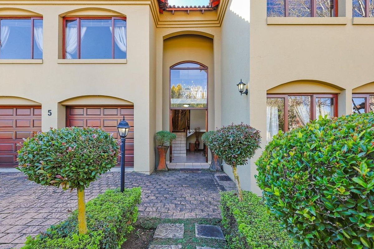 Stunning Fully Furnished Family Home in Silver Lakes Golf and Wildlife Estate – For Rent! - Photo 2