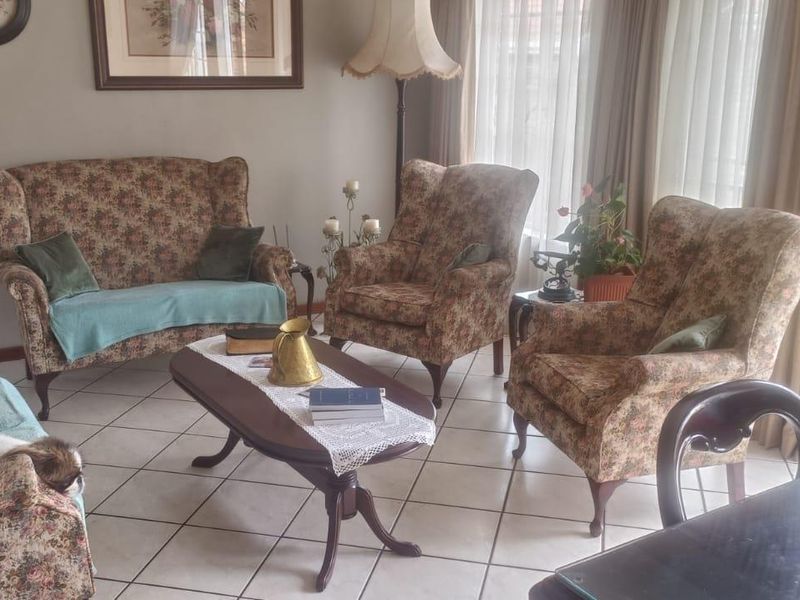 BEAUTIFUL TOWNHOUSE FOR SALE IN SECURE COMPLEX!!!! - Photo 10