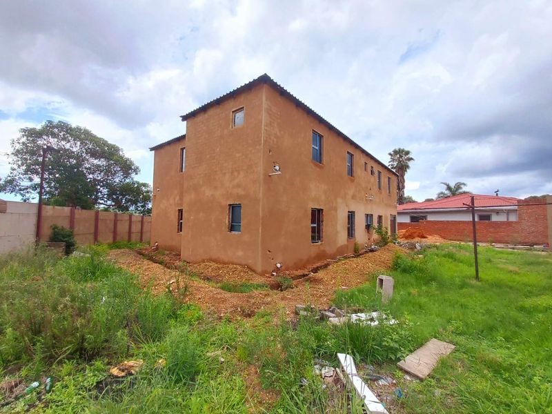 15 rooms incomplete house in West Park - Photo 2