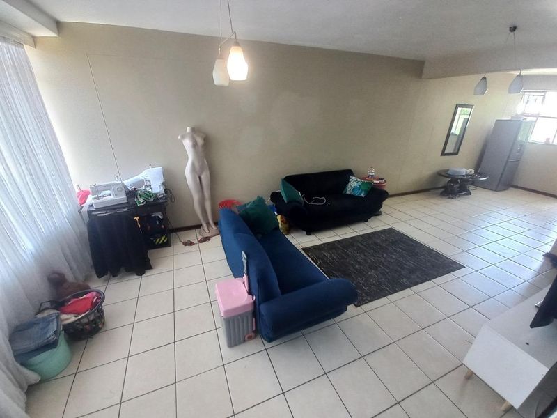 Your Perfect Haven: 2 Bedrooms, Cozy Living Space, Modern Kitchen, and Secure Comfort - Photo 5