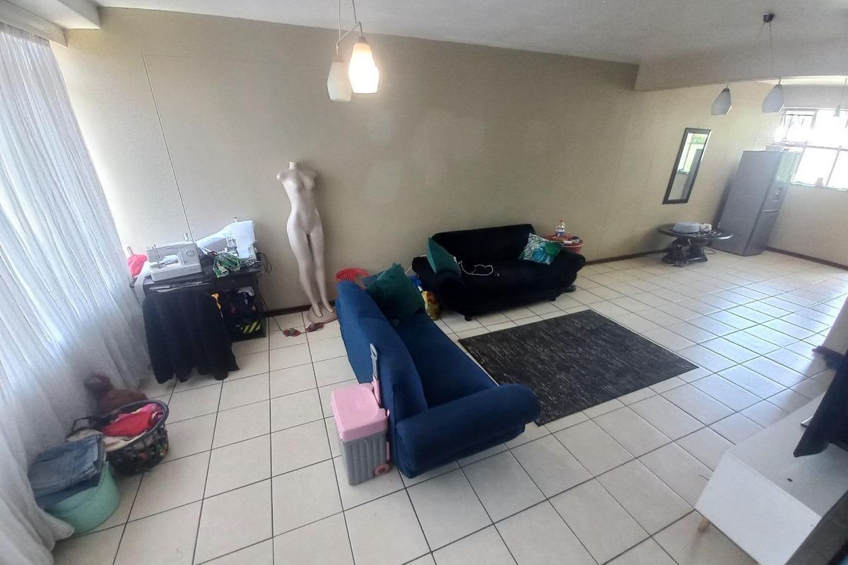 Your Perfect Haven: 2 Bedrooms, Cozy Living Space, Modern Kitchen, and Secure Comfort - Photo 5