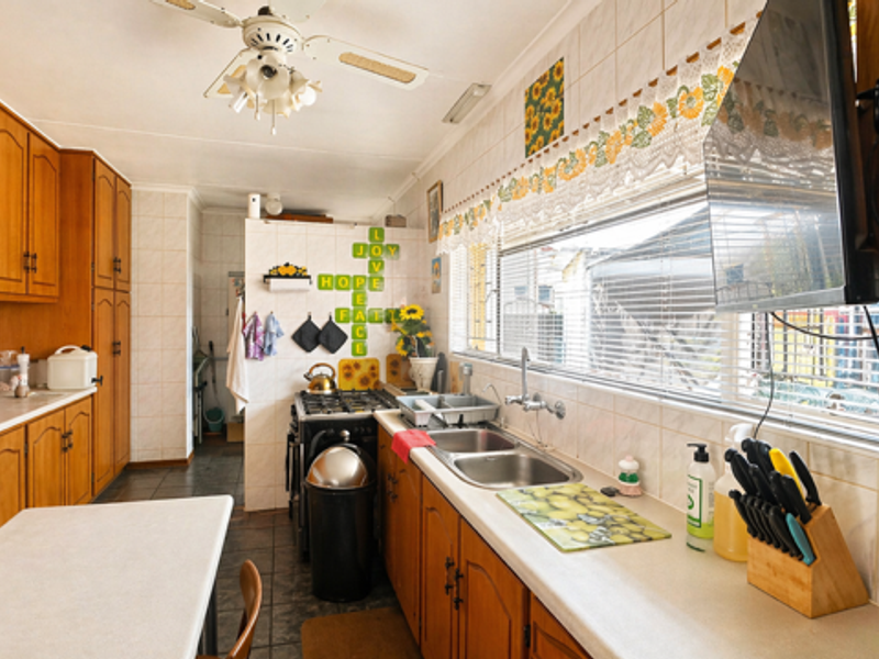 Spacious Family Home with Flatlet - Photo 2