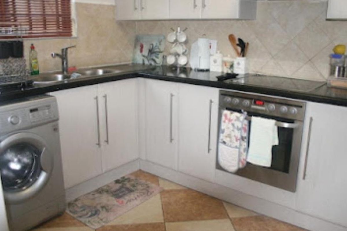 Unfurnished 2 Bed 2 Bath apartment - Photo 3