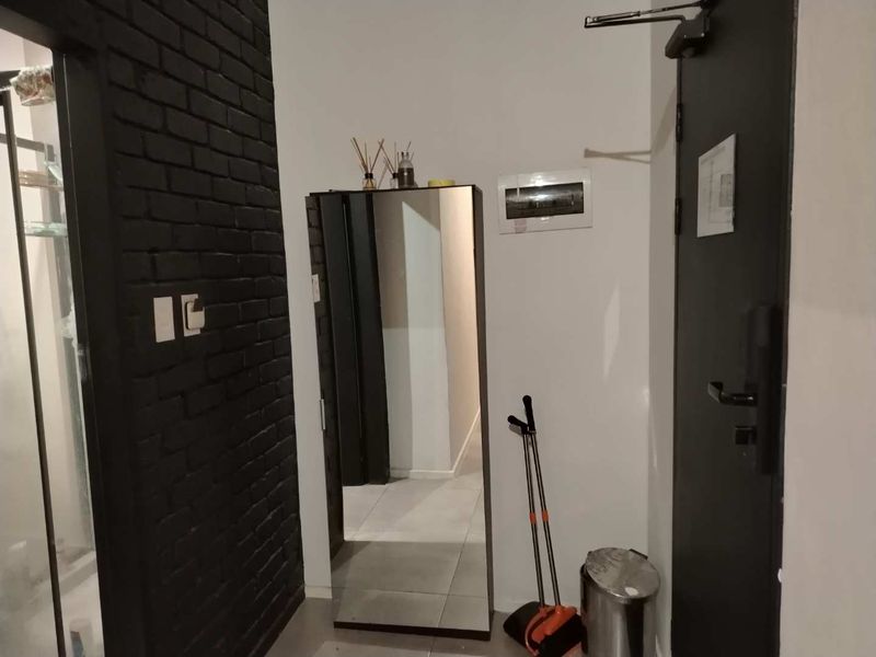 Stylish 1-Bedroom Apartment in the Prestigious Black Brick Building, Sandton - Photo 4