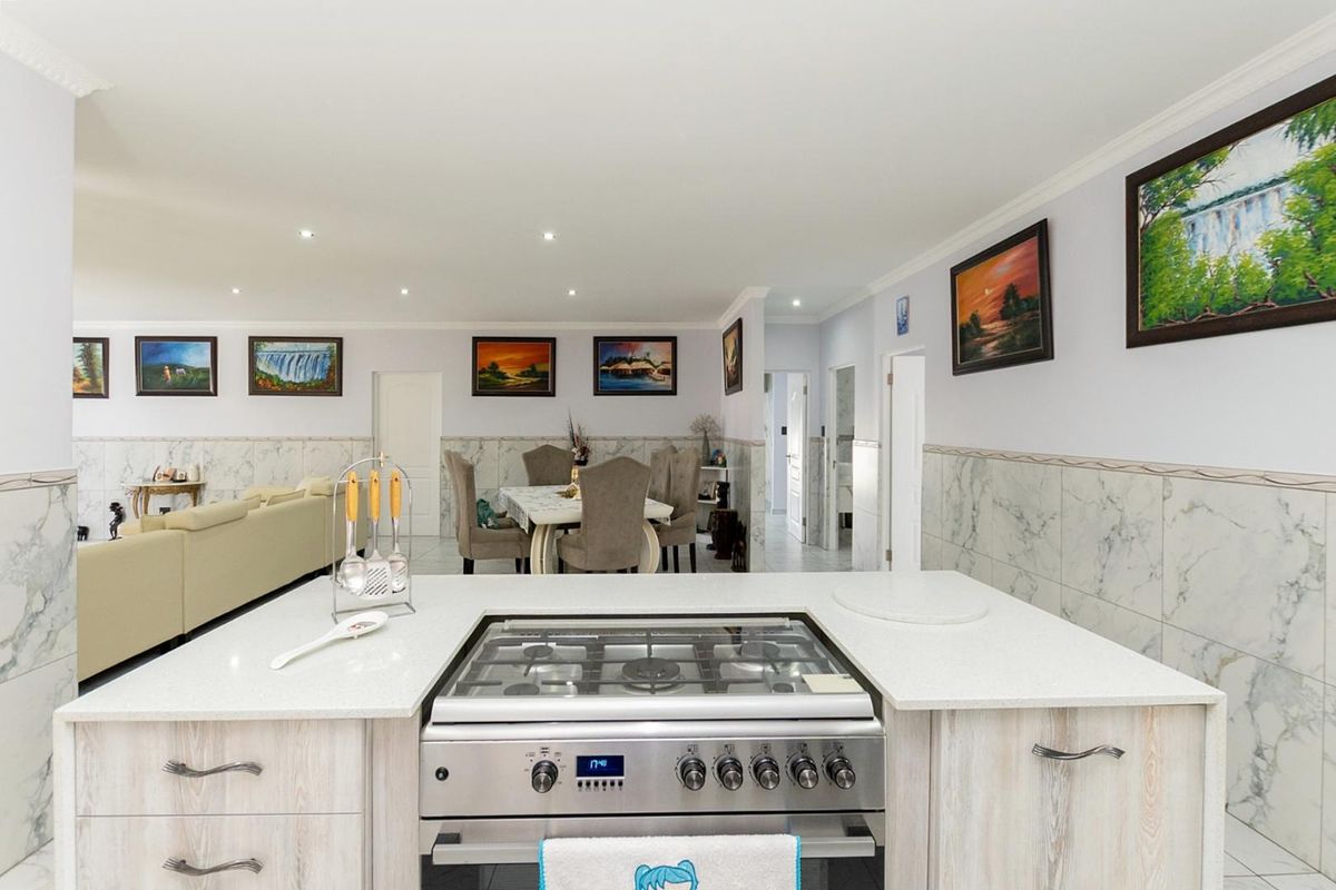 3 Bedroom House with Self-contained Flatlet - Photo 4