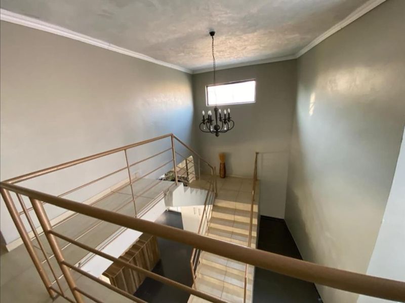 6 Bedroom house for sale in Theresapark ThornBrook Golf Estate - Photo 7