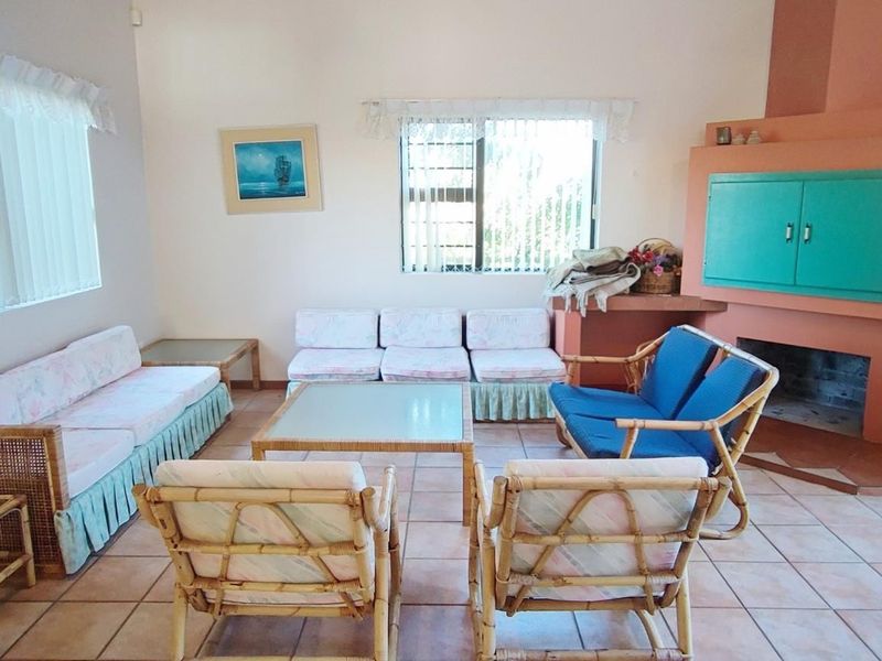 Coastal Paradise Awaits: Your Franskraal Haven Just 100 Meters from the Beach! - Photo 8
