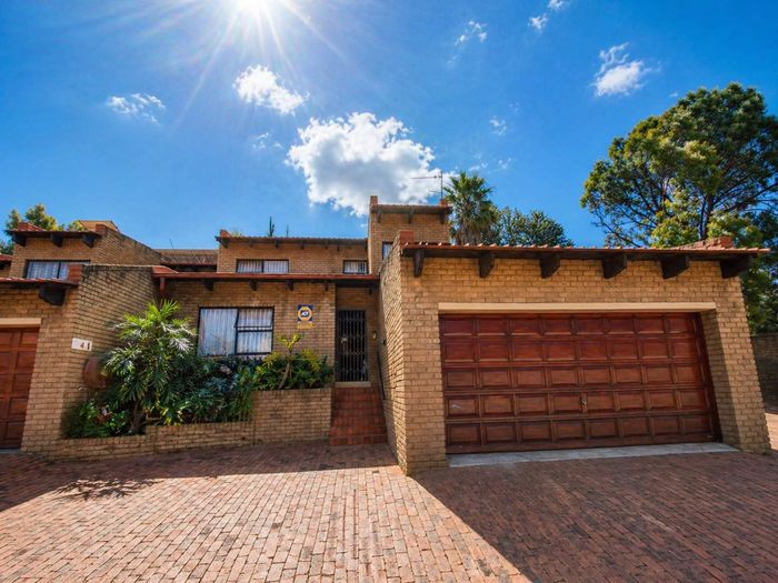 Property #2493706, Townhouse For Sale in Val De Grace