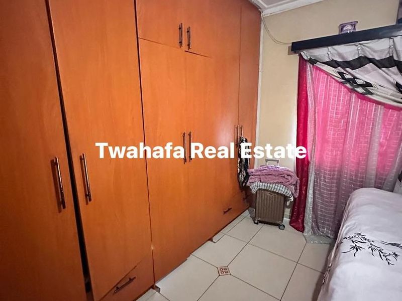 Spacious home with lots of potential - Photo 4