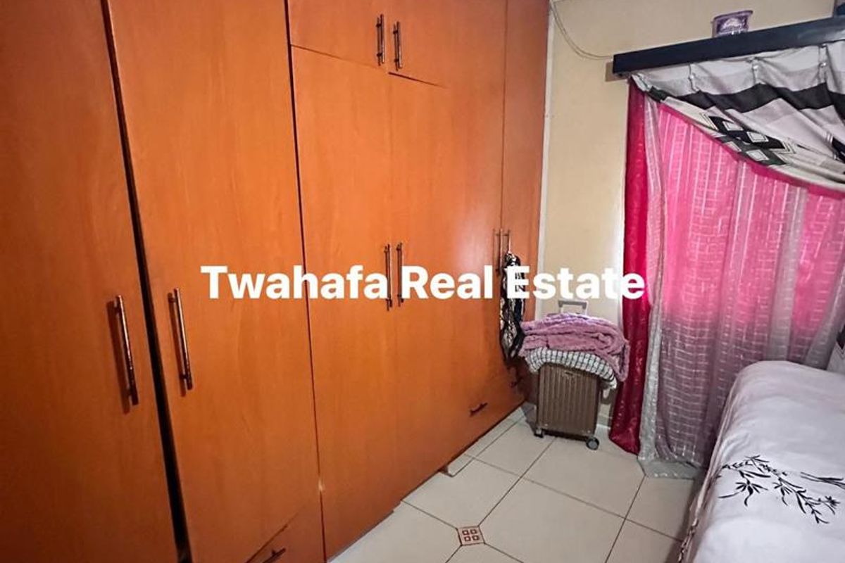 Spacious home with lots of potential - Photo 4