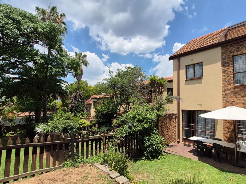 Secure 3-Bedroom Duplex -Close to Ferndale on Republic - Photo 2