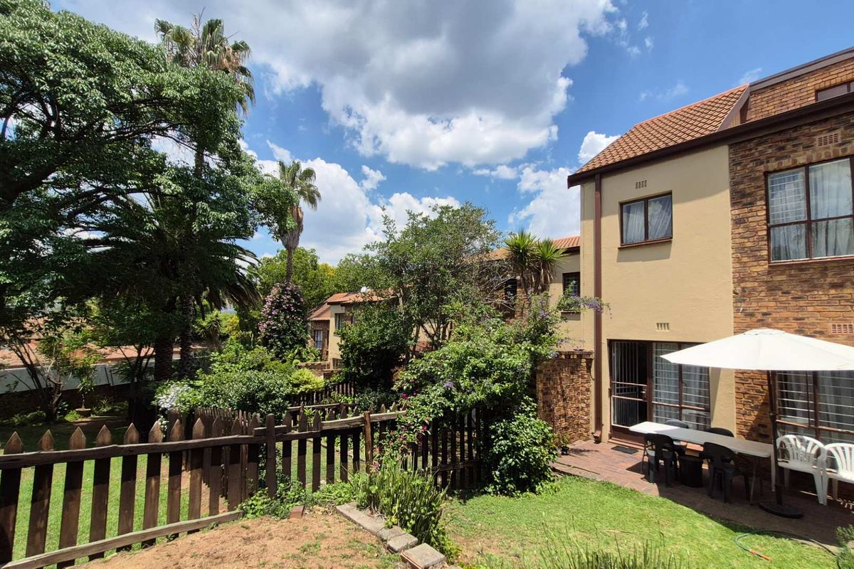 Secure 3-Bedroom Duplex -Close to Ferndale on Republic - Photo 2