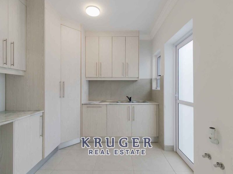 Brand-New Home with Distant Sea Views - Photo 7