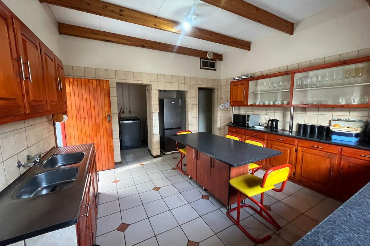 Spacious 3-Bedroom Family Home in Prime Lemoendraai Location – Great Investment Potential! - Photo 5