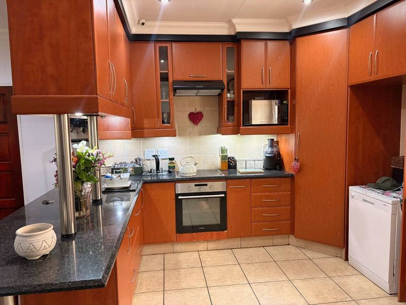 Estate Living Awaits! - Photo 2