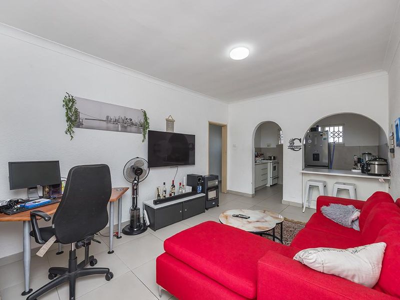 Modern 1 Bedroom Apartment with Balcony in Glenlily Parow - Photo 7