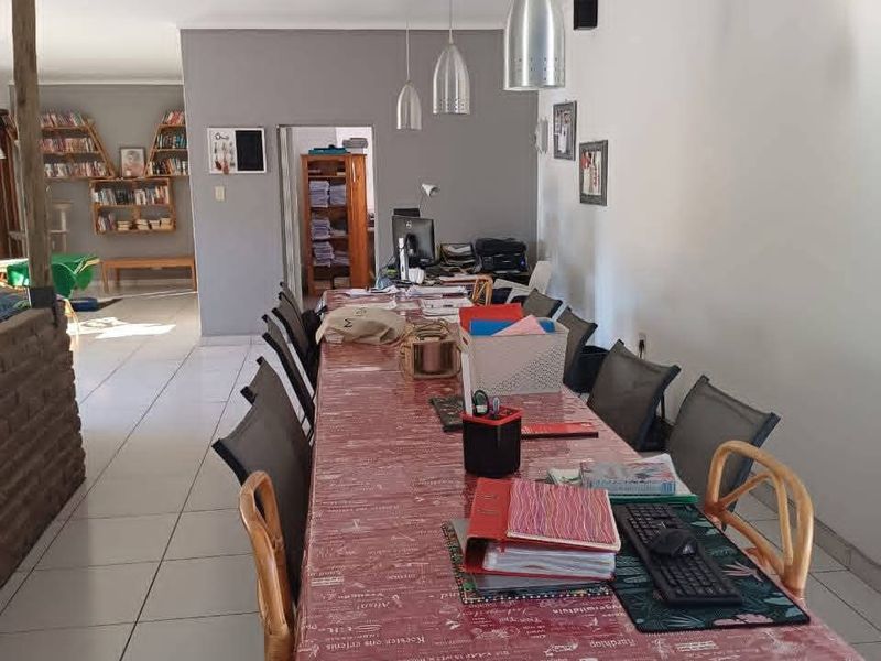 Step into this well-maintained, open and welcoming family home, perfectly positioned in a central and sought-after area of town. - Photo 6