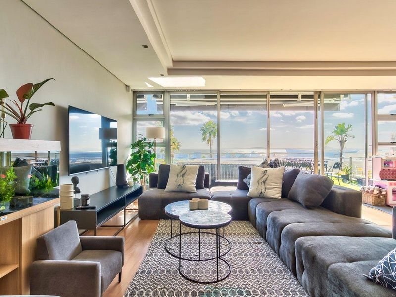 A Coastal Retreat on Iconic Joubert Road | Green Point, Cape Town - Photo 2