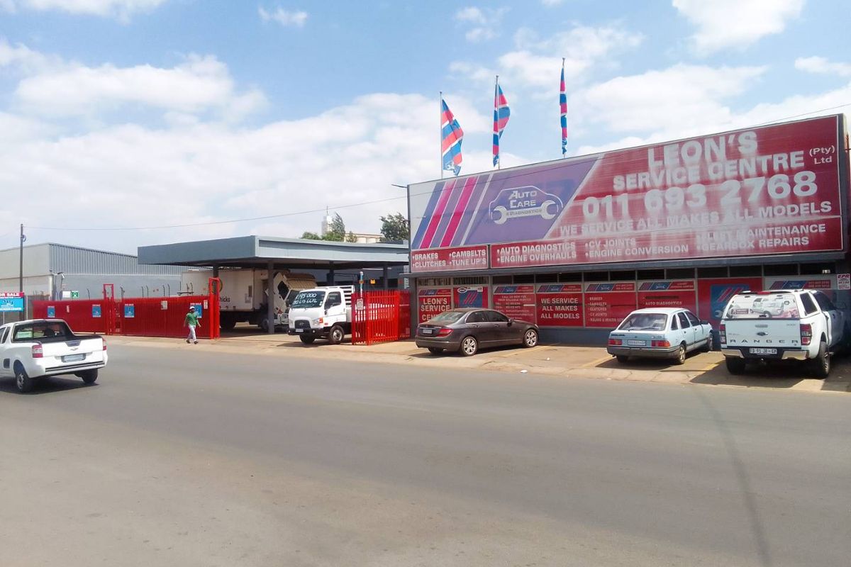 Strategically Positioned Auto Service Centre for Sale- Unbeatable Opportunity for Business Success - Photo 2
