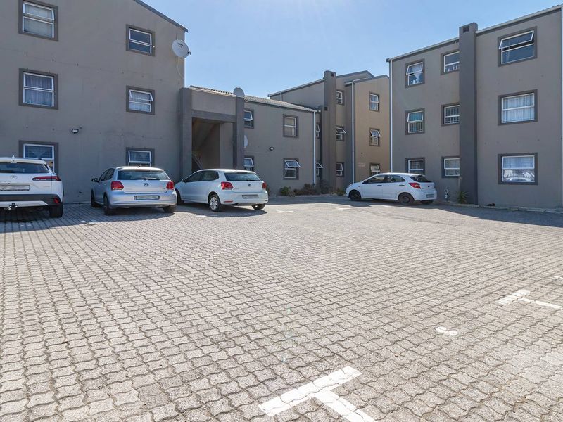 Cozy 2 Bed, 1 Bath Ground Floor Apartment – Feels Just Like Home - Photo 2