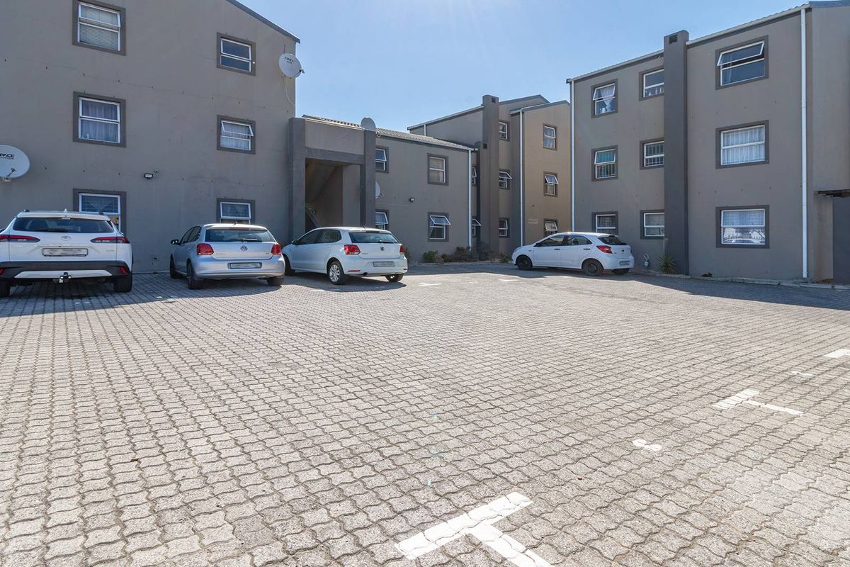 Cozy 2 Bed, 1 Bath Ground Floor Apartment – Feels Just Like Home - Photo 2