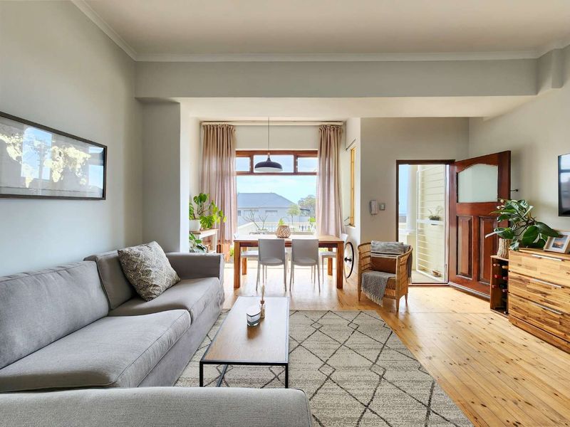 Sea Point Living In A Lovely Small Block - Photo 1