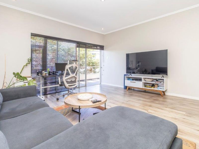 STUPENDOUS 2 BED APARTMENT IN THE ICONIC THE CRESCENT COMPLEX - Photo 5