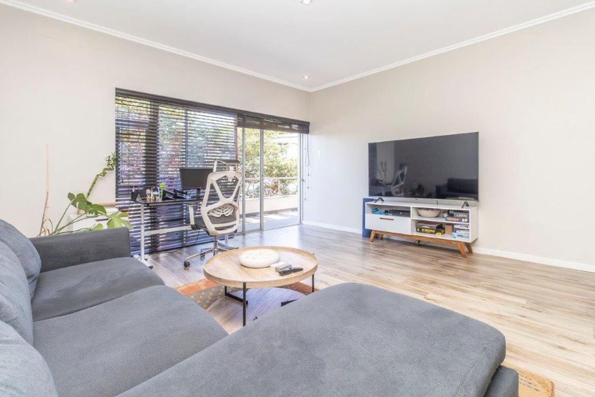 STUPENDOUS 2 BED APARTMENT IN THE ICONIC THE CRESCENT COMPLEX - Photo 5