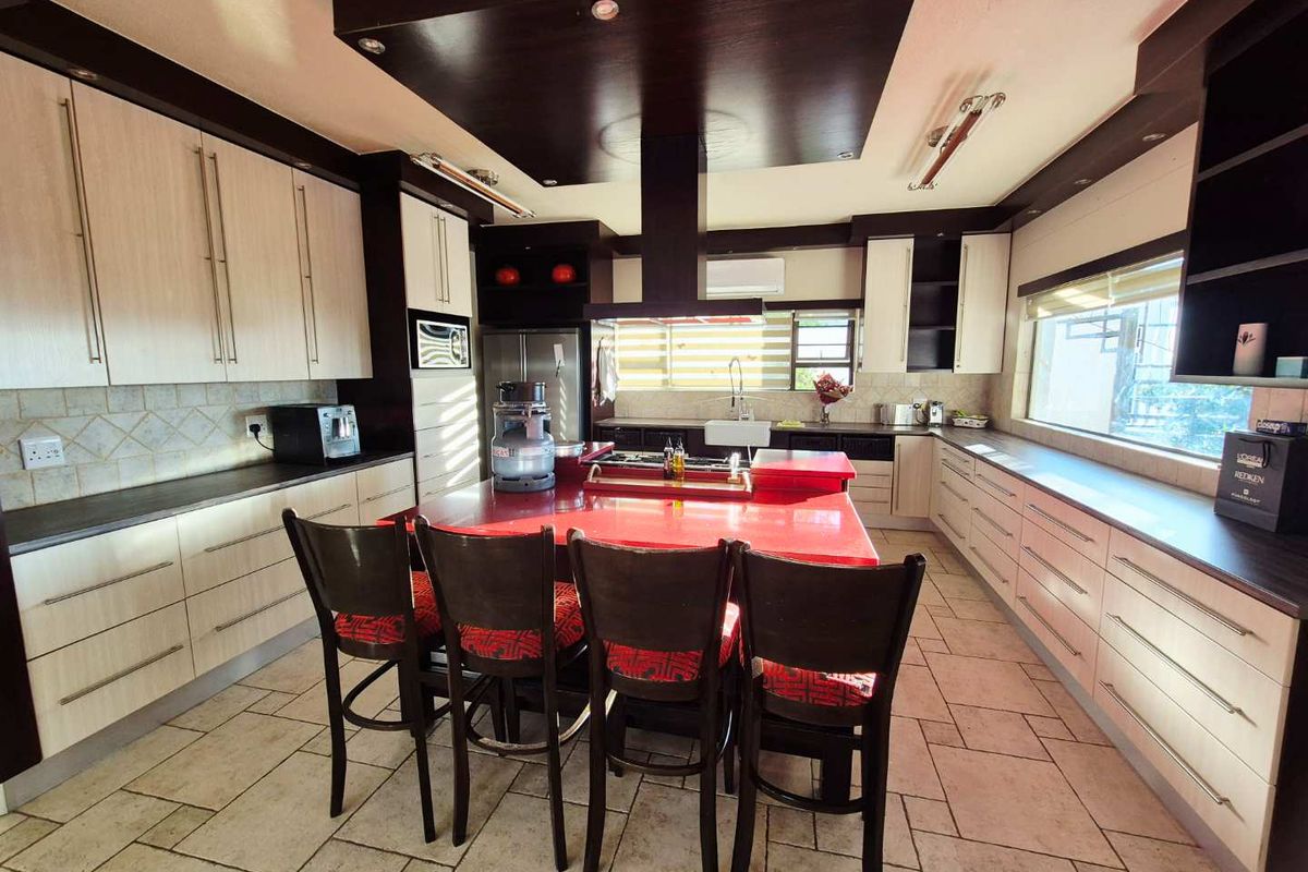 Luxurious Ludwigsdorf Family Home - Photo 3