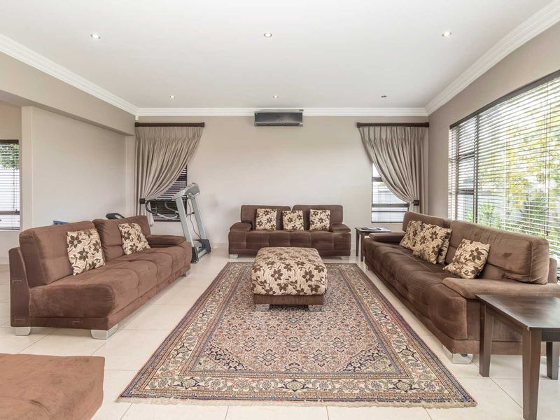 Elevated Golf Estate Living - Photo 8