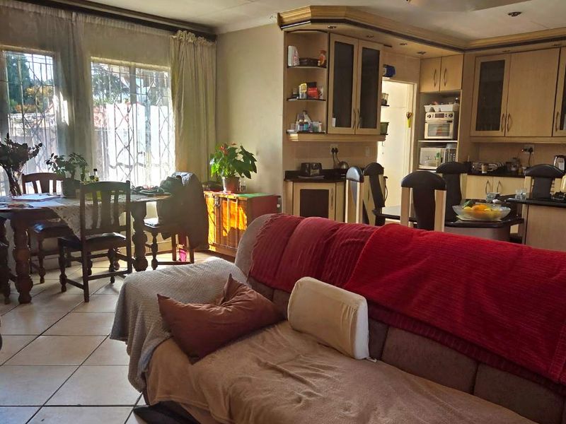 Family home with separate Flatlet in Brackendowns - Photo 8