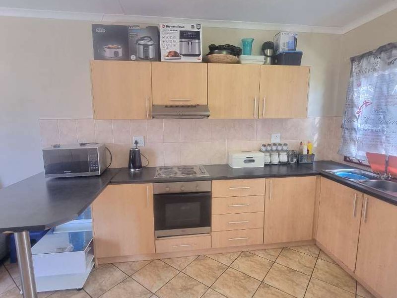 TOWNHOUSE IN OTJOMUISE EXT 4 - Photo 4