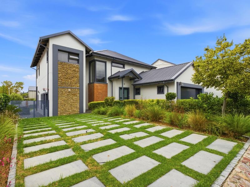 Modern Four Bedroom Home For Rental in Waterfall Country Village Estate - Photo 2