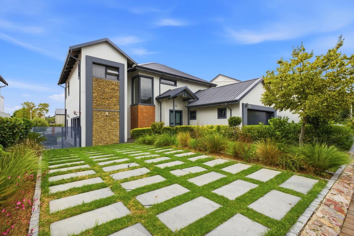 Modern Four Bedroom Home For Rental in Waterfall Country Village Estate - Photo 2