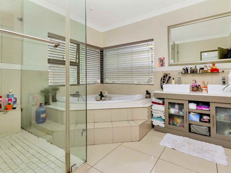 5 Bedroom House for Sale in Dainfern Golf Estate - Photo 5