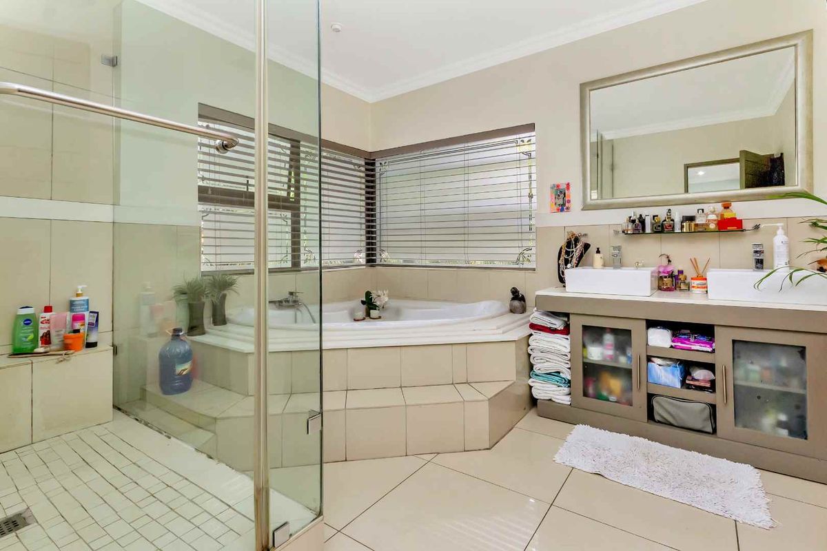 5 Bedroom House for Sale in Dainfern Golf Estate - Photo 5