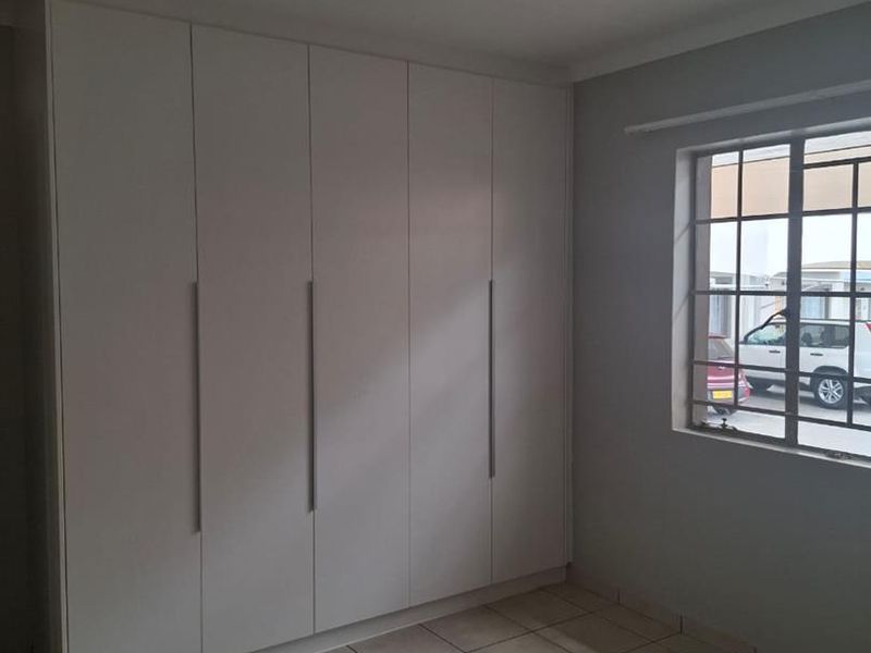 Modern 2-Bedroom Corner Unit for Sale — Pionierspark Ext 1 - Photo 6