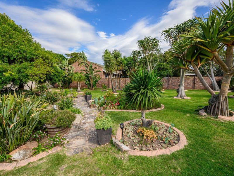 EXECUTIVE HOME FOR SALE IN BEVERLEY GROVE - Photo 5