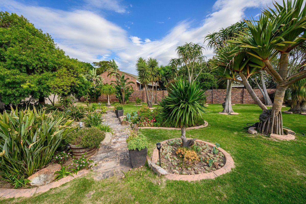 EXECUTIVE HOME FOR SALE IN BEVERLEY GROVE - Photo 5